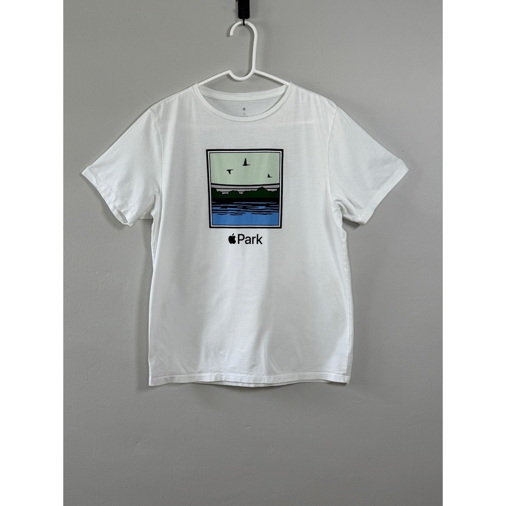 Apple Park Pond T-Shirt Mens M White/Multi California 95014 Graphic Print Tee